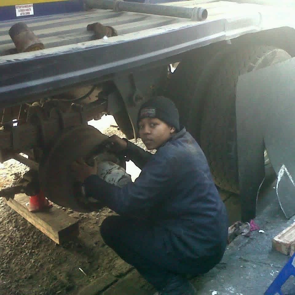 MemoMakanika's tweet image. #ThrowbackThursday

I will never forget where l came from because it reminds me of how l have travelled in this journey &amp;amp; pushes me to achieve my goals 🙏 lts all God's grace from the day l was born all the glory to the Almighty God 🙏 🙏 🙏