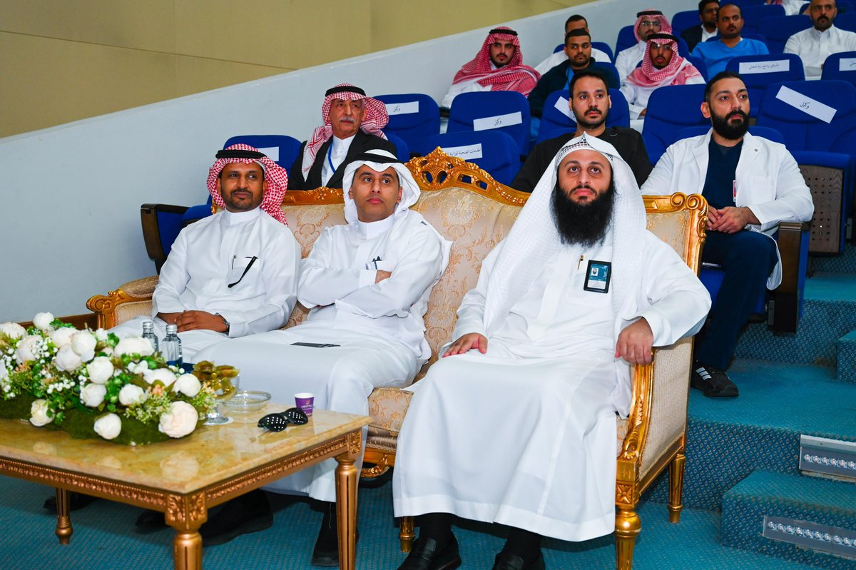 IAU_KSA's tweet photo. و ضم البرنامج الذي بدأ في نسخته الأولى في يناير 2025م، واستمر لمدة عام كامل مشاركة أكثر من 60 طالبًا وطالبة من مرحلة البكالوريوس، يمثلون تخصصات متعددة، إلى جانب 19 مشرفًا من أعضاء هيئة التدريس وقد شملت هذه التخصصات مجالات متنوعة، منها الصحية، والهندسية، والإدارية، والتقنية، والإنسانية، والتربوية، بما يعكس طبيعة البرنامج متعددة التخصصات. 
وقد شملت مخرجات البرنامج  براءات اختراع مُسجَّلة لدى المكتب الأمريكي للبراءات والعلامات التجارية، تطبيقات تقنية وأوراق علمية محكَّمة منشورة في مجلات أكاديمية عالمية مرموقة.