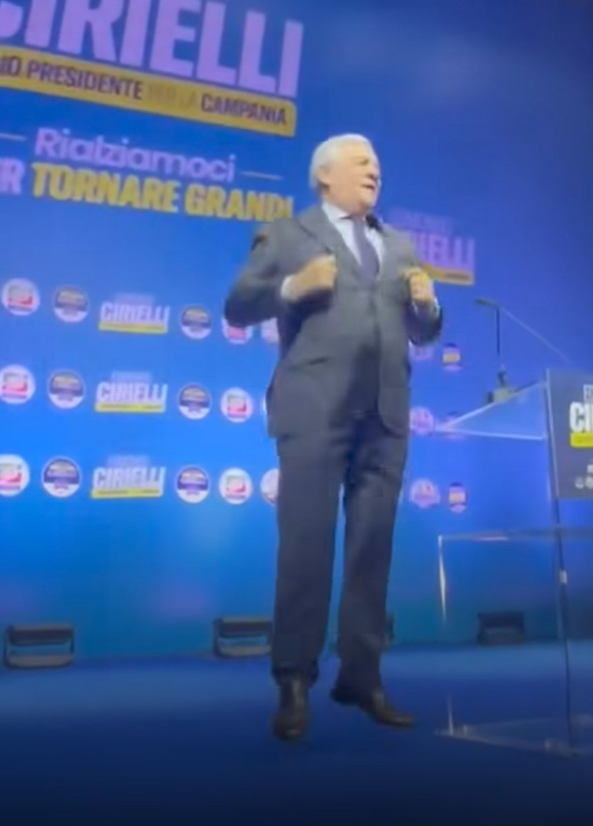 <a href="/Antonio_Tajani/">Antonio Tajani</a> Mi raccomando, all'arrivo in #Cina parti con "chi non salta comunista è"!