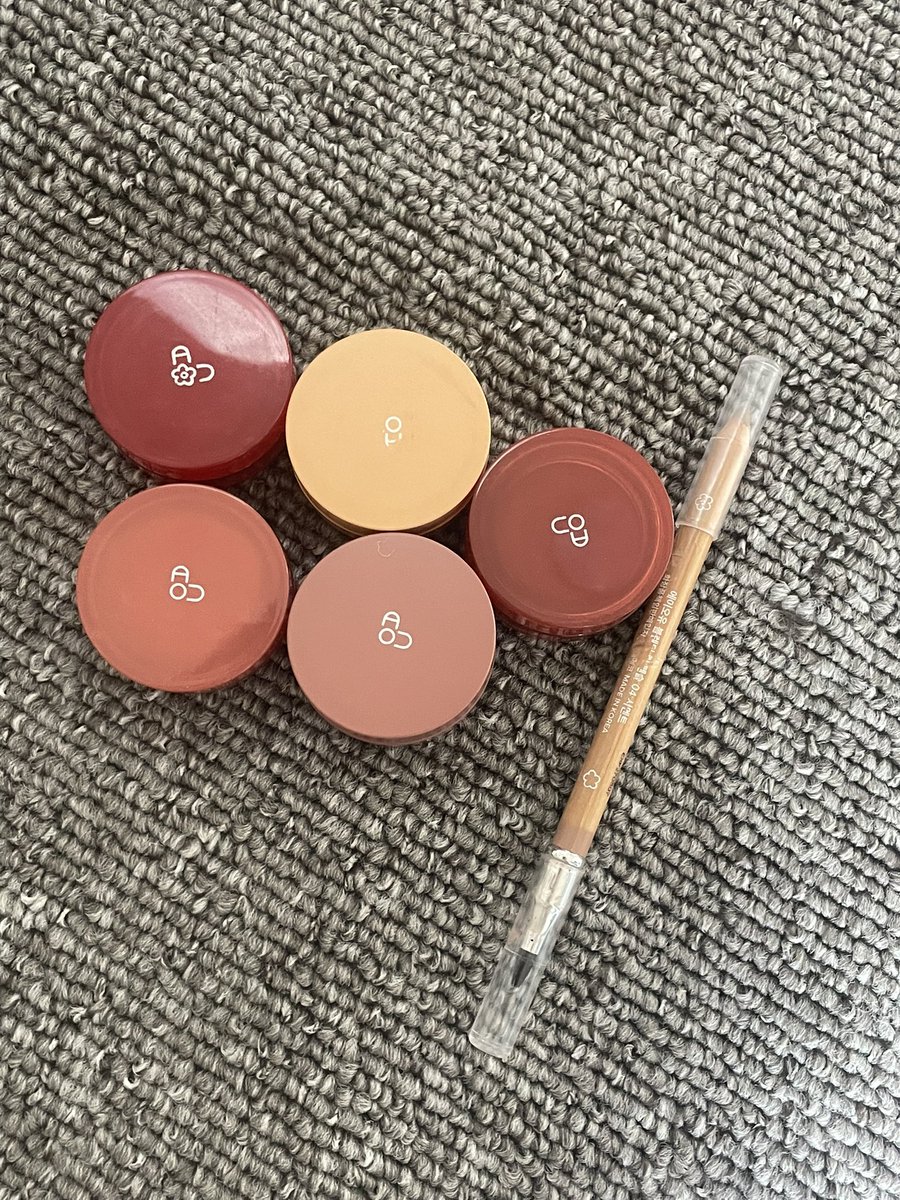 #블루레이디 #블루레이디_트친소
 일본에서 회사 다니는 (전) 유학생 도시입니다~🫶🏻
일본 얘기 많이 하고
화장품•옷 얘기 가끔 하고
⭐️페미니즘⭐️합니다
바이오/메인트윗 블루레이디 분은 다 찾아가요!!