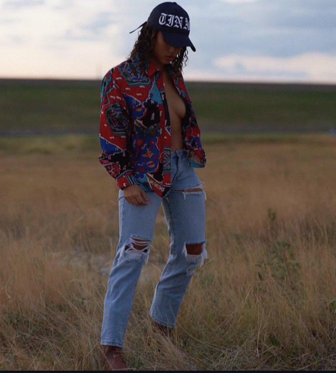 мαяιαн ѕα∂є (shawtyy) tweet media