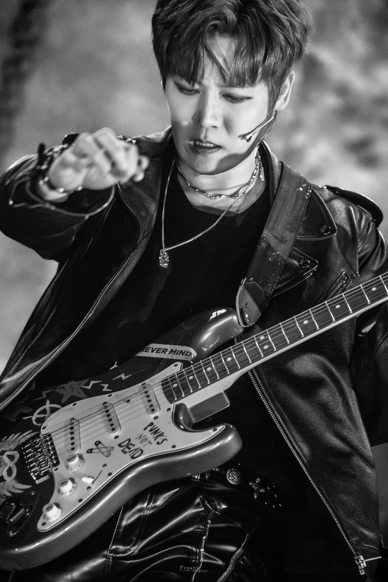 Pep_pic's tweet photo. 260408 16:00 <펑크🎸> 스페셜 커튼콜

M11. 깨어나

글렌 役 | #양지원 배우님
-

그들은 너희의 존재를 잊었어 https://t.co/2V78Gei6aU