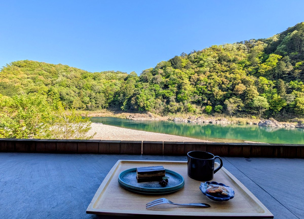 Cossa071962's tweet photo. 山の風を感じながら、開放的なカフェでちょっとひと休み https://t.co/Ce2IqZu4xJ