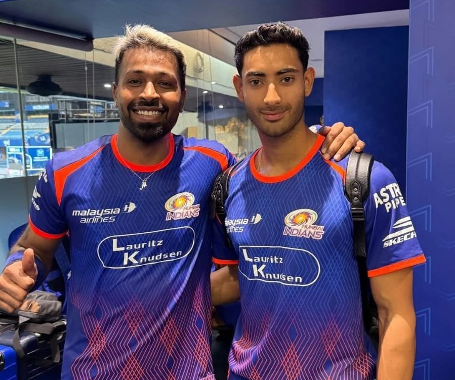 R A T N I S H tweet media