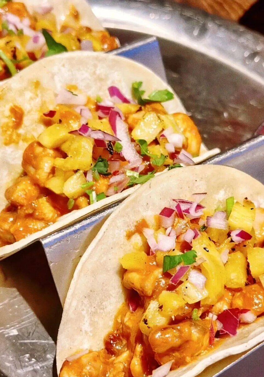 Katya_yu's tweet image. [ Cinco de Mayo Fiesta Special!   Try our Spicy Mango Chicken Tacos (3 crispy tortillas, grilled chicken, mango salsa, chipotle crema) + Mexican rice for $12.99—today only!  Add a frozen margarita for $5 extra. Fiesta vibes included.   Tag a taco buddy  #CincoDeMayo #Foodie]