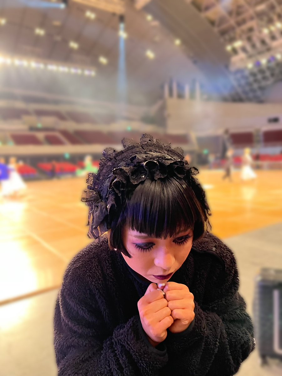 僕はどんなに小さい舞台パーティー競技会でも
踊る前になると、極度の緊張バリ型なので
こんなふうに石になるのはもう通常運転なの笑
セグエリハーサルの時だ😨
緊張を感じるからこそ良いダンスが踊れるって思うから
いい記憶としてここに残しておくわね