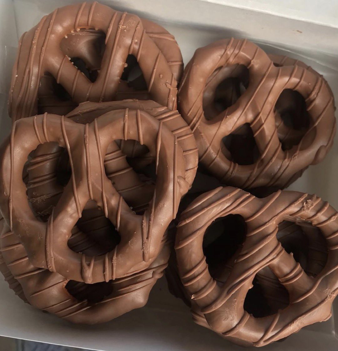 nutmeqzy's tweet image. Interactive foodpoll *•꡴ 

*𐬺♡ for edtwt and anyone else interested 

This or that edtwts fav foods (P1) 🍟🍰

🏷️ : #edtwt #foodpoll #interactivethread 
♡/↺ appreciated