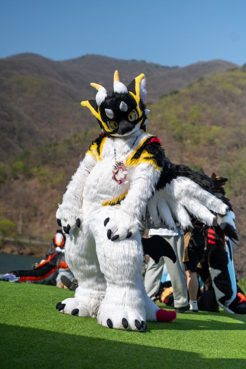 방금 누구 쳐다본거야? 응?응?응?응?