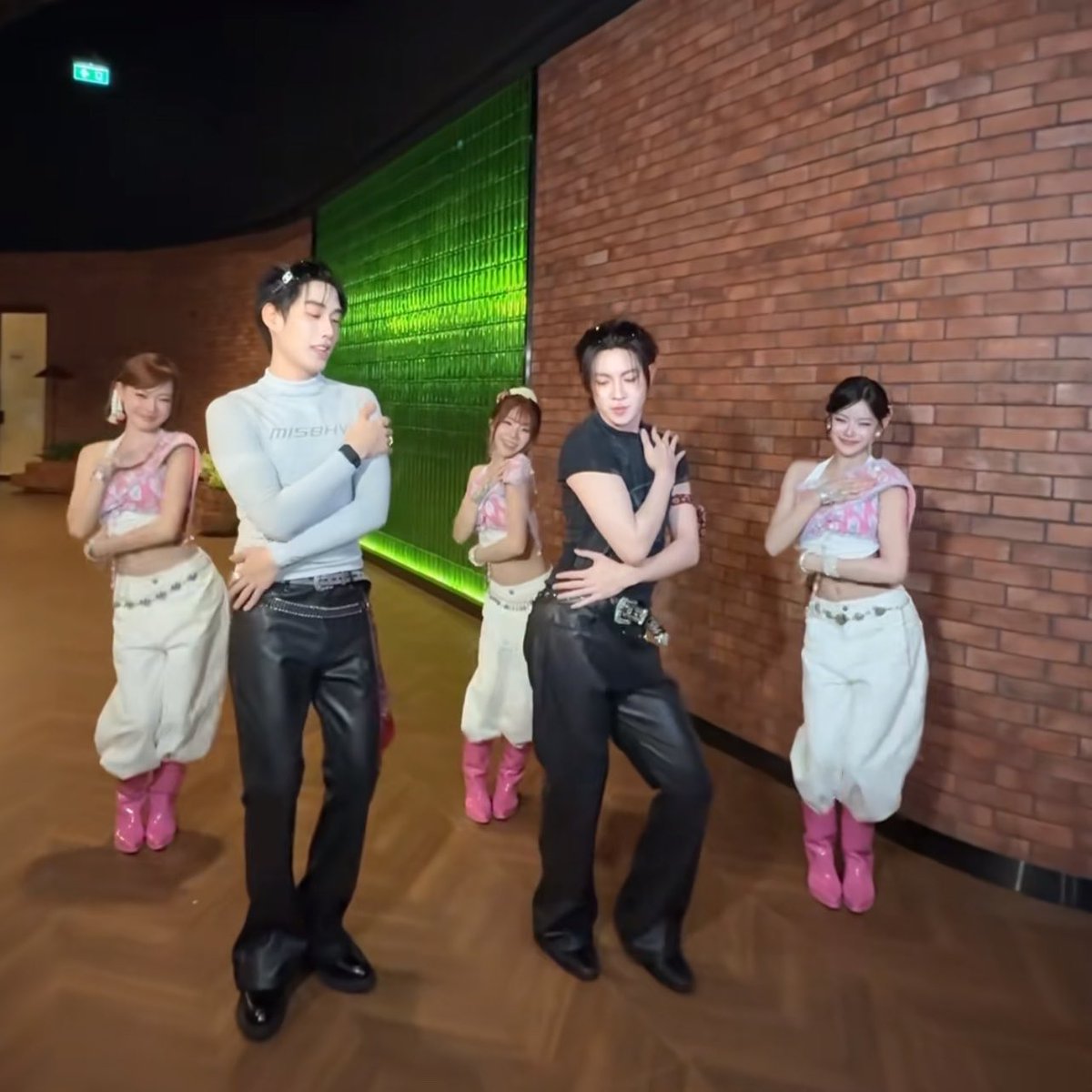 little b ꙳ ⭐️ tweet media