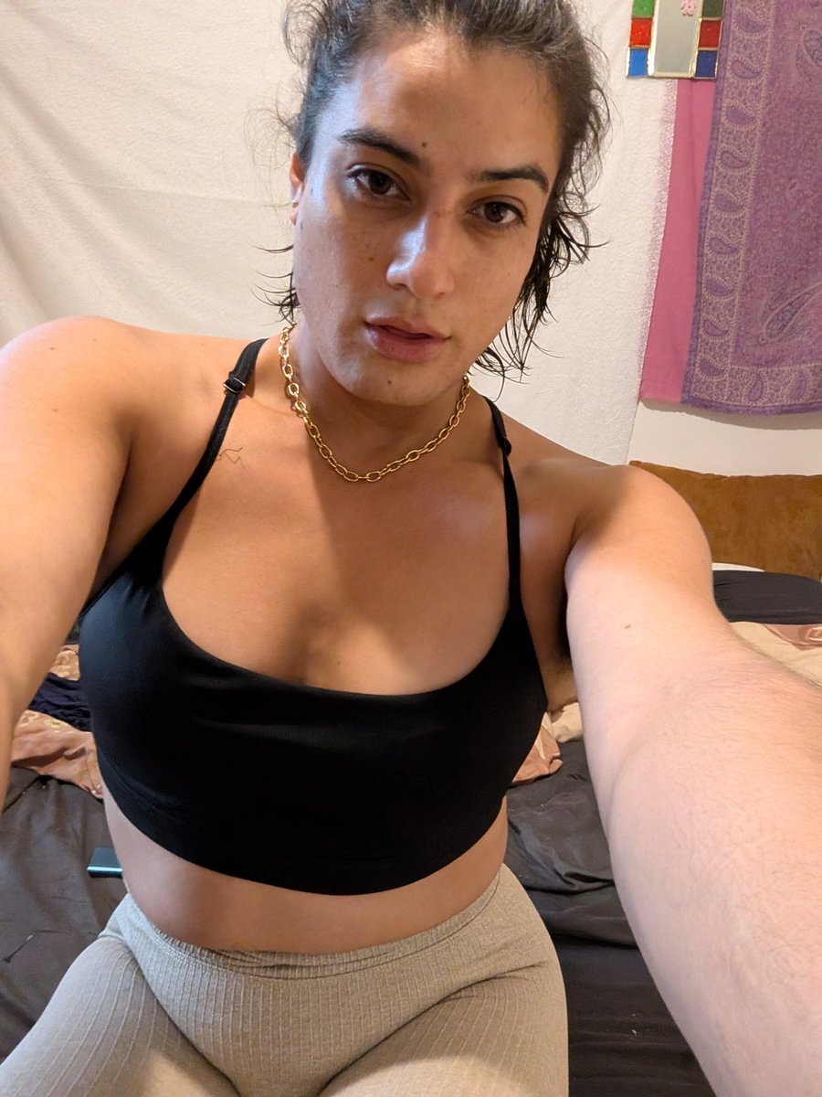 within_a_galaxy's tweet photo. Time for some fitness training 💪🏽 

#fit #latina #muscle #hips #strong #yogapants #workout #fitness https://t.co/M1R69ZLuP8