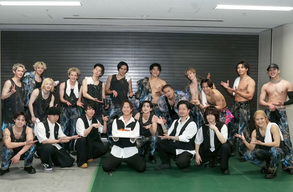 yukikishida's tweet photo. 昨日はTHE RAMPAGE大阪城ホール１日目！！めちゃくちゃ盛り上がりましたね👊
ドラムSoy誕おめでした🎊

本日も何卒！！ https://t.co/ywuiCZ8T3V