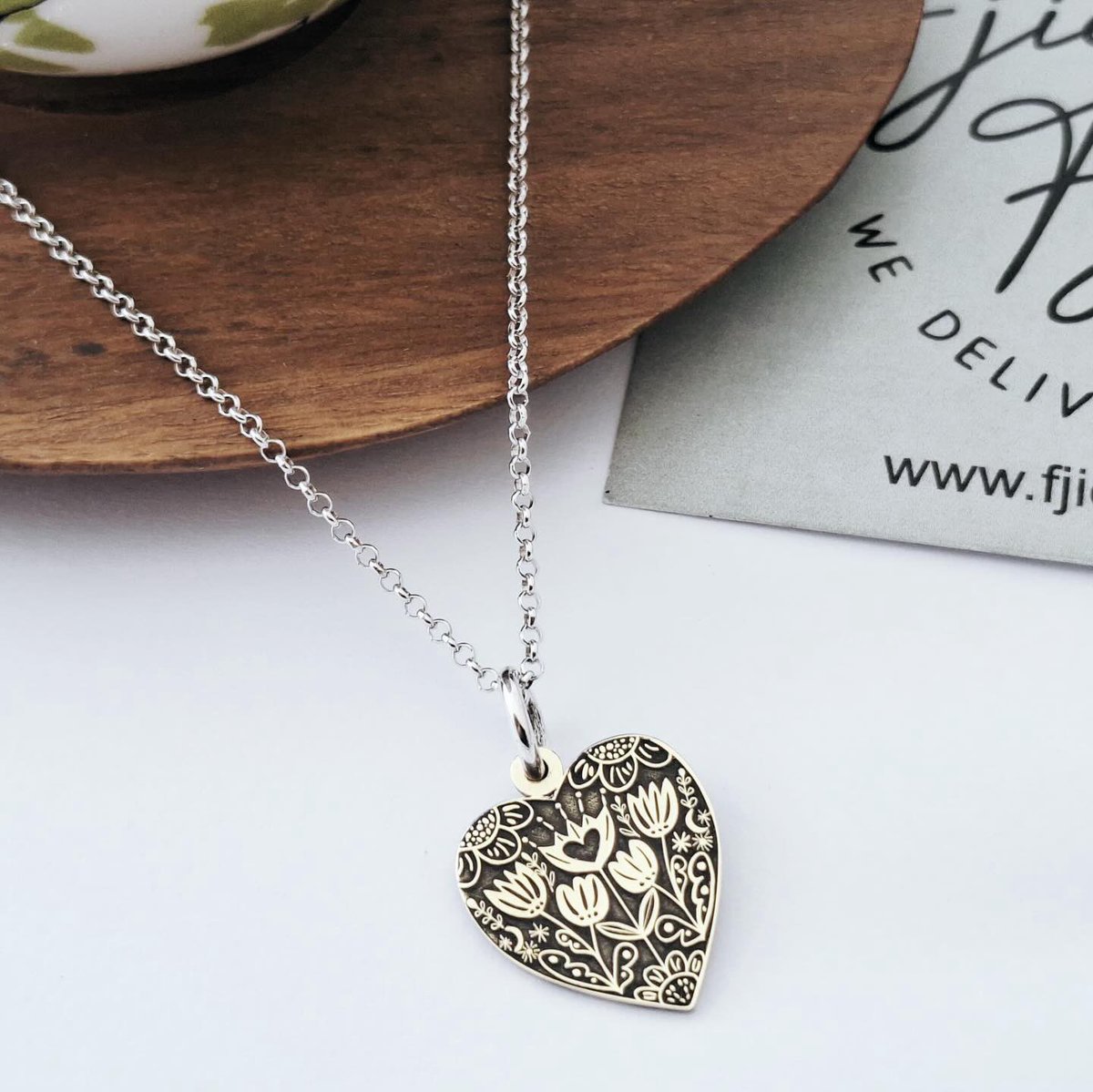 FFjieuw's tweet image. Sterling Silver Personalised and Brass Heart Pendants and Chain! 

#sterlingsilver #brass #personalised #fjietfjieuw #wedeliverhappiness