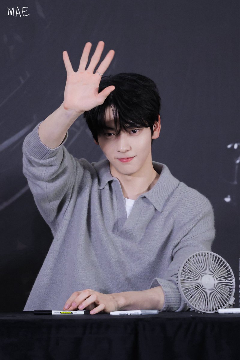 메이 tweet media