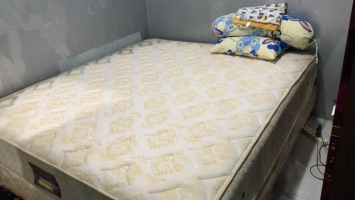 lovpeaces's tweet photo. HELPP RT 🙏🏻🙏🏻

Kasur springbed Uniland 180x200x30cm (Free sprei)
Dijual atas bawah masih bagus gak jeblos
Harga: 1,2jt (nego)
Lokasi Kemayoran Jakarta Pusat
Minus pemakaian saja
Minat boleh di liat kerumah https://t.co/zuQ3anY6oi