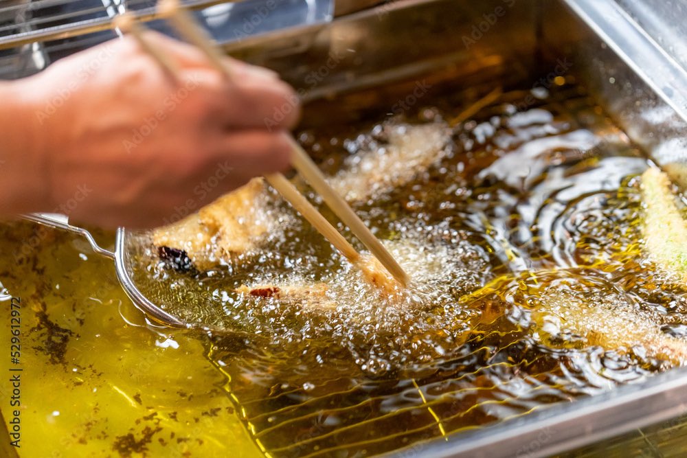 こんにちは！木曜日。軽くのつもりが、つい色々いきたくなる日。
串カツ盛り合わせ＋餃子＋ハイボール、
この流れ、間違いないです
本日も皆さまのご来店お待ちしております
関係ありませんが、昨日やっとバイオハザードレクイエムをクリアできました。42時間かかりましたとさ

#平岸 #居酒屋 #晩酌