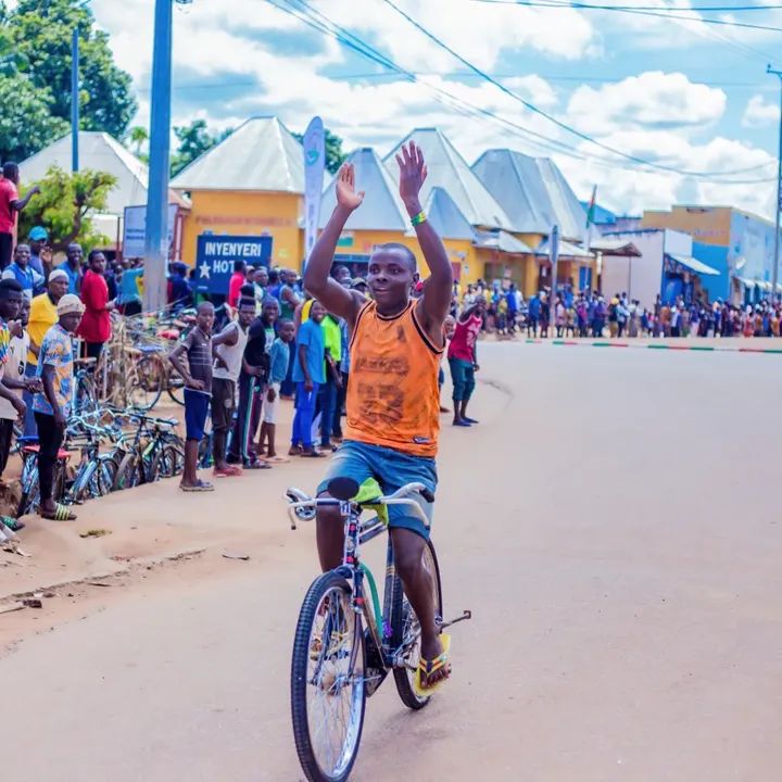 IkirihoSPORTS's tweet image. Le 11 avril, la commune de Nyanza @burungaProvince a accueilli une opération de détection des jeunes talents en cyclisme, organisée par la Fédération Burundaise de Cyclisme #FBC dans le cadre du programme #PEPS.#Burundi @franceauburundi @MinJSCBdi

👇👇👇

facebook.com/share/p/1a42W7…