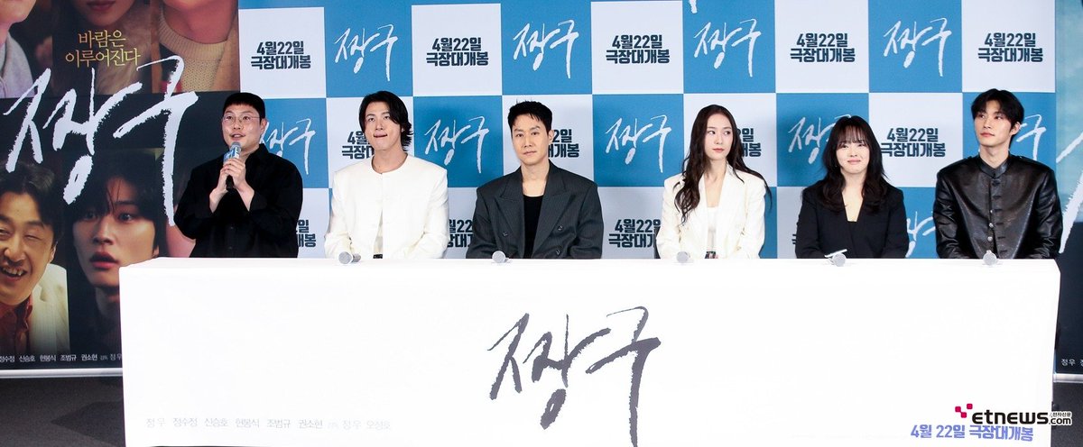 𝙨𝙤𝙡𝙞𝙩𝙖𝙧𝙮 𝙗𝙮 𝙠𝙧𝙮𝙨𝙩𝙖𝙡 tweet media