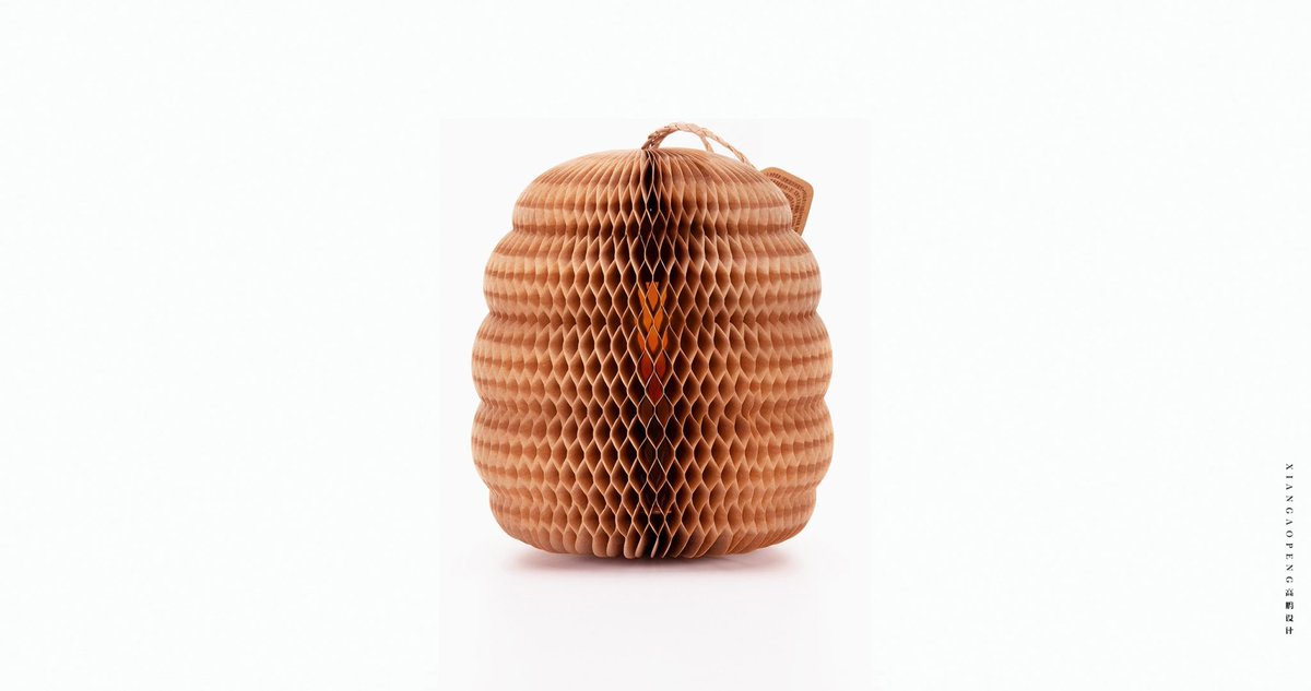 packagings's tweet image. The #honeycomb taken literally. Xi'an Gaopeng Design wrapped each jar in honeycomb eco-paper that protects, breathes, and lets the deep amber honey speak for itself through the lattice. 

packagingoftheworld.com/2026/04/honey-…

#Honey #PackagingDesign by Xi'an Gaopeng Design Team