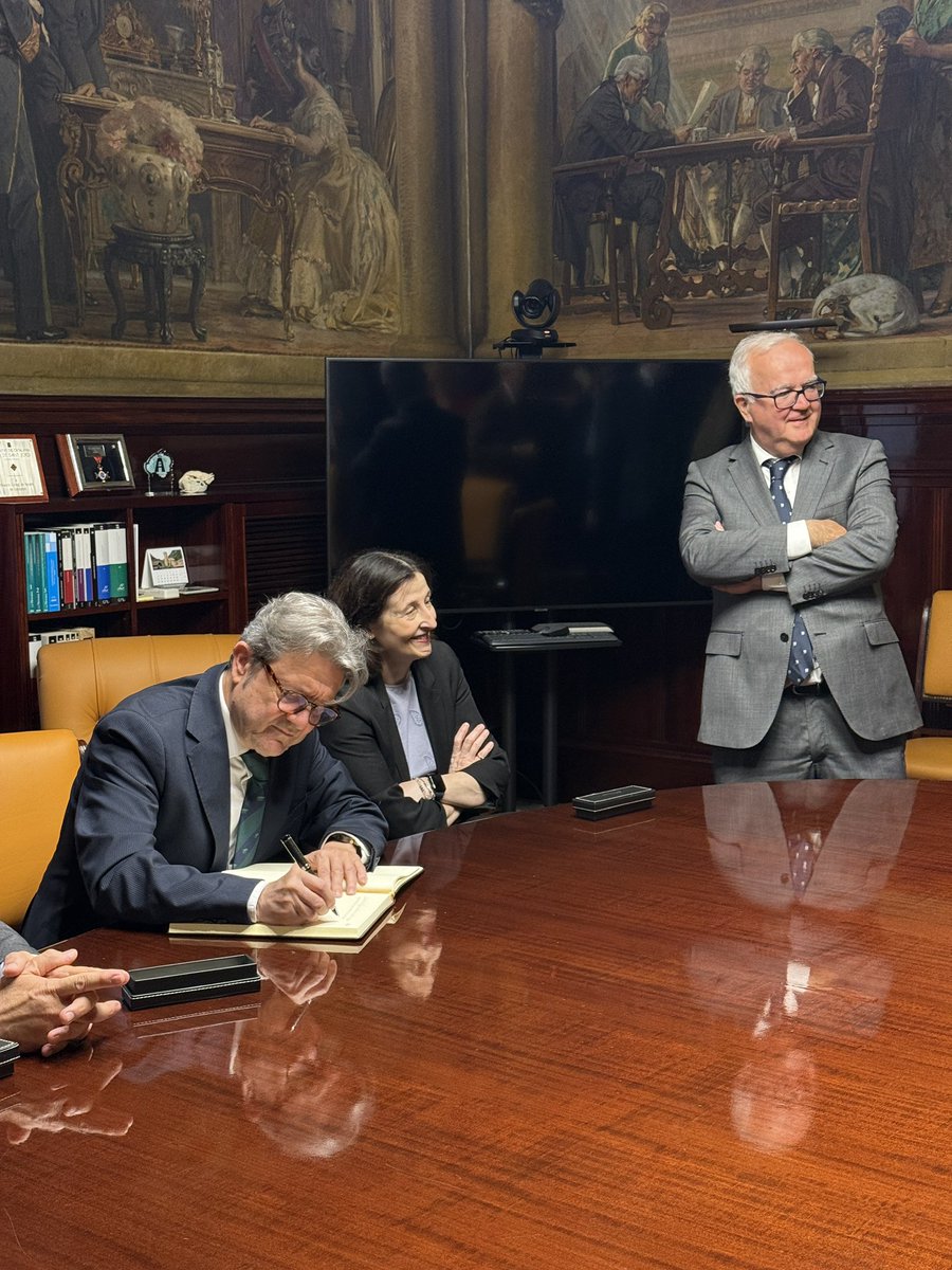Colegio Notarial de Cataluña tweet media