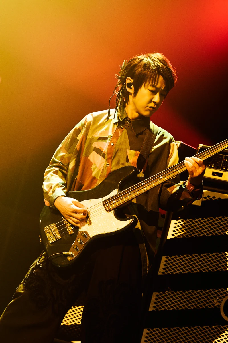 GLAY HISASHI X-RATED ツアー衣裳　binary HGAmc8nbwAAKM_c?format=webp&