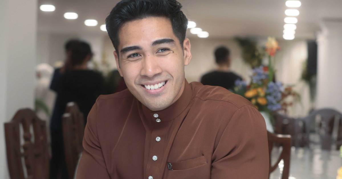 hmetromy's tweet image. #kualalumpur #rap "Waktu 'birthday' (hari jadi) dia, saya ada hantar satu nota. Dalam nota itu, saya ucapkan 'Happy Birthday' (Selamat Hari Jadi) dan 'wish' (semoga berjaya) dia untuk Sumud." - Hariz Hamdan

hmetro.com.my/rap/rapextra/2…