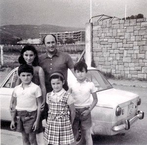 "Mi madre perdonó a los etarras que asesinaron a mi padre. ETA la amenazó de muerte y nos echaron de Baracaldo"
D. Rafael, hijo de D. Modesto Carriegas Pérez, padre de 5 hijos, amenazado y asesinado impunemente con 4 balazos a bocajarro en Baracaldo por los cobardes de ETA