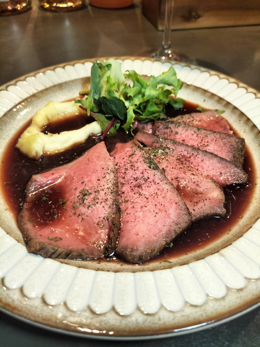 osakamesiryo's tweet photo. 食べログ百名店選出の大人気店「BISTRO LIBERTY UMEDA」さんが超絶イケてた件！和牛ローストビーフや半熟スコッチエッグ等、めちゃ本格的で美味しい料理をリーズナブルに食べられるお店😍店内もオシャレで、間違いなくリピ確定 https://t.co/uaHrHuMxMx