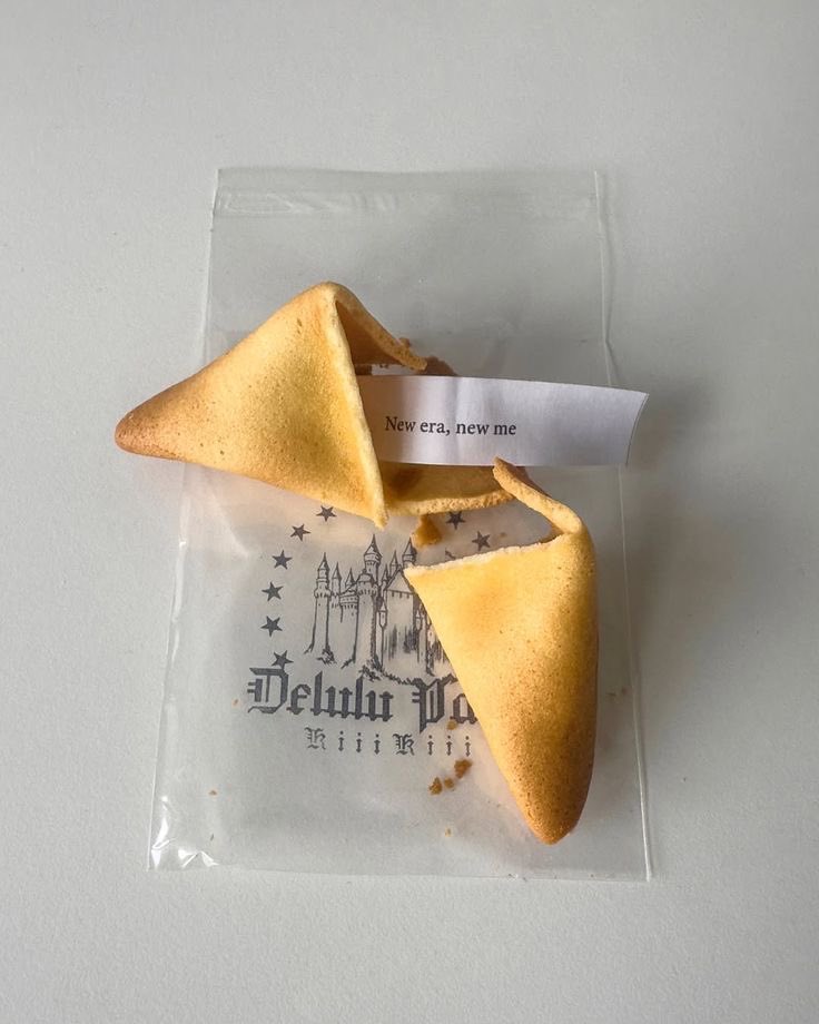 joyrtis's tweet image. drinking and eating corkiii #yum