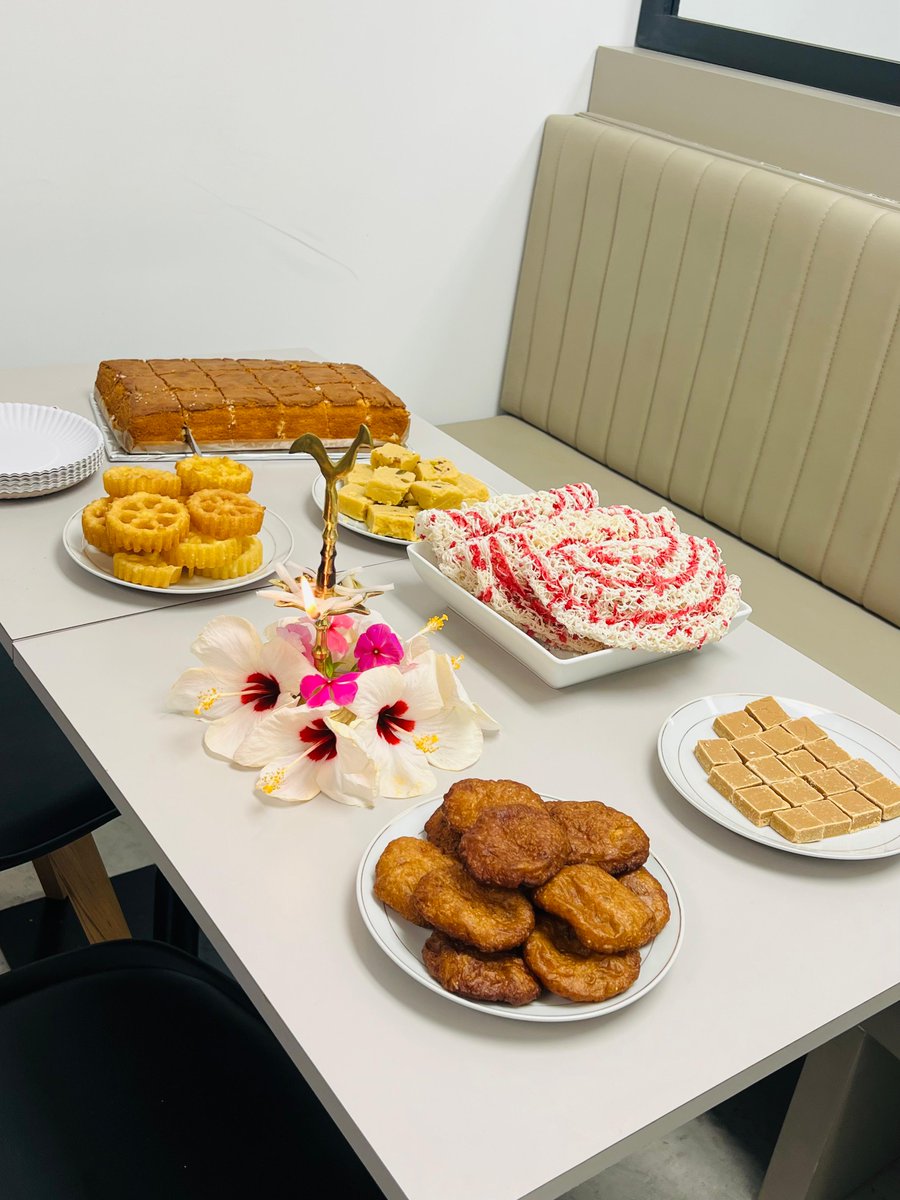 ReapDigital_sg's tweet photo. Avurudu at ReapDigital ���✨ 

Festive treats, traditional games, lots of laughter, and great team spirit all in one celebration.🧡

#ReapDigital #Avurudu https://t.co/fHsJvwSEJy