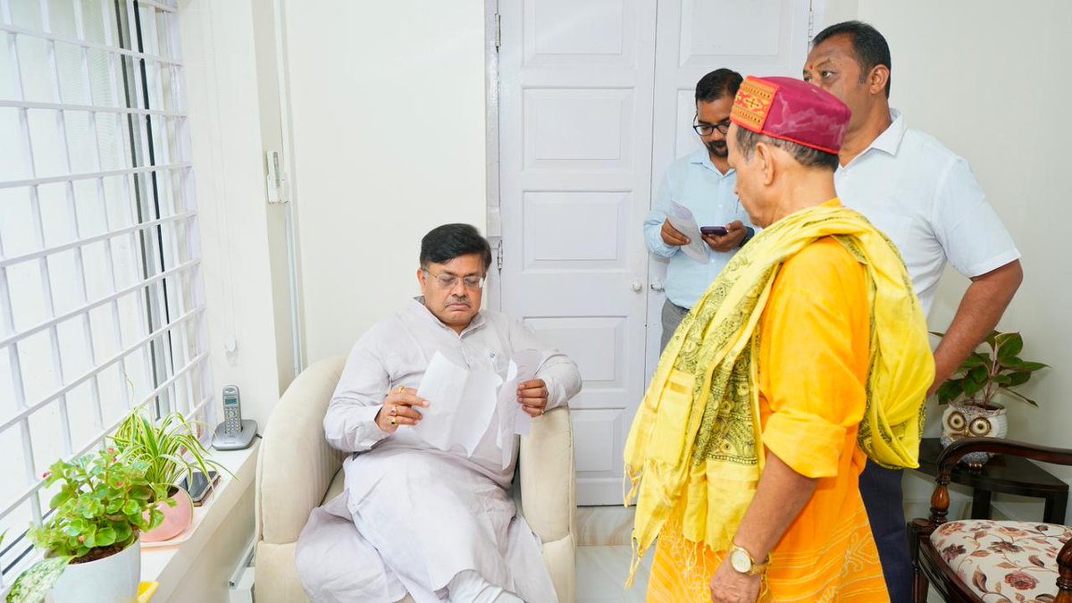 PrithivirajBJP's tweet image. ଆଜି ଭୁବନେଶ୍ୱରସ୍ଥିତ ସରକାରୀ ବାସଭବନଠାରେ ରାଜ୍ୟର ବିଭିନ୍ନ ସ୍ଥାନରୁ ଆସିଥିବା ଜନସାଧାରଣଙ୍କ ଅଭିଯୋଗ ଶୁଣିଲି । ସେସବୁର ତ୍ୱରିତ ସମାଧାନ ପାଇଁ ପ୍ରତିଶ୍ରୁତି ଦେଲି । ଲୋକଙ୍କ ସମସ୍ୟାର ତ୍ୱରିତ ସମାଧାନ କରିବା ଆମ ସରକାରଙ୍କ ପ୍ରାଥମିକତା

@BJP4Odisha
@BJP4India
@CMO_Odisha
@PMOIndia

#people #grievance #Bhubaneswar