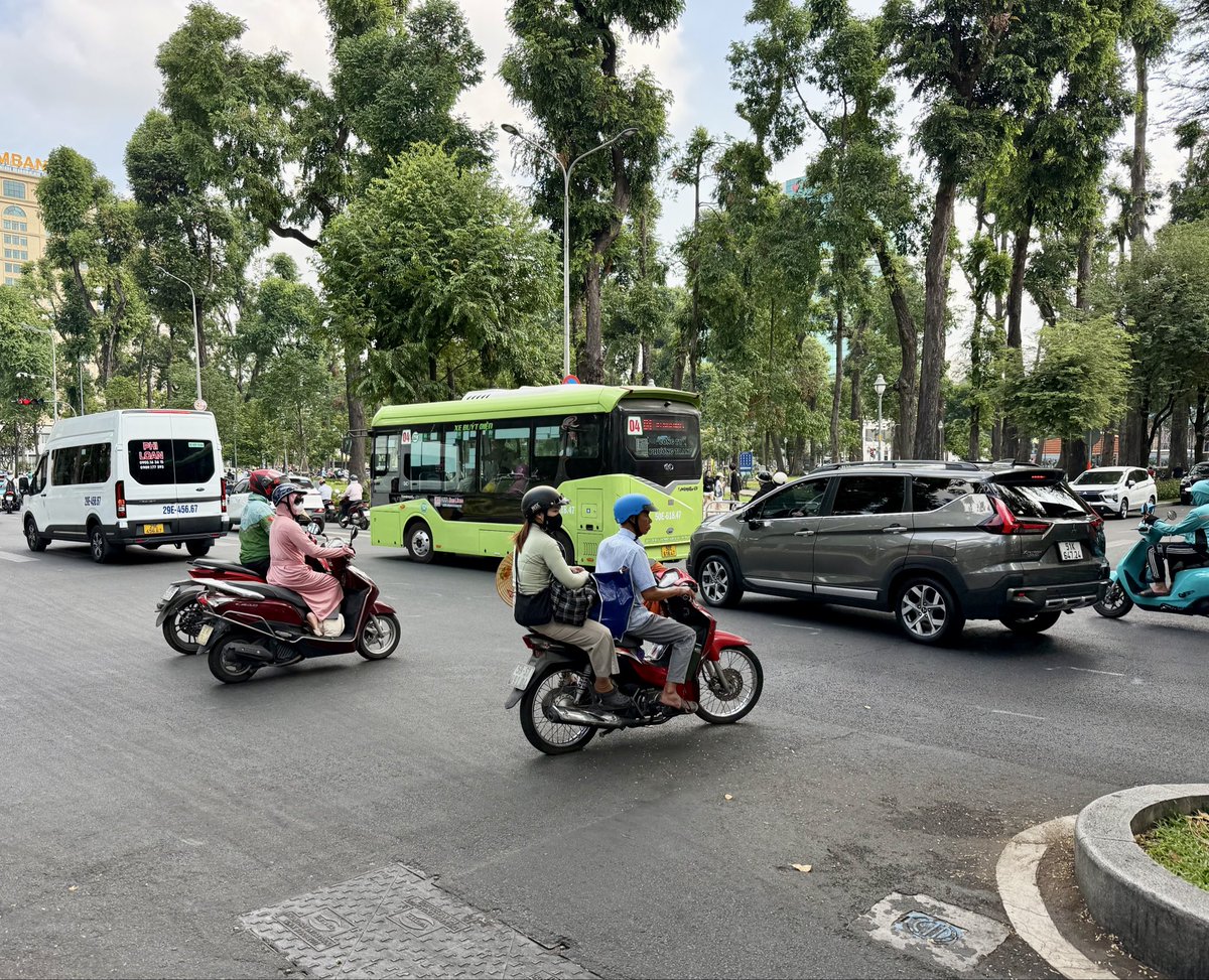 Scooters everywhere. ⛅️