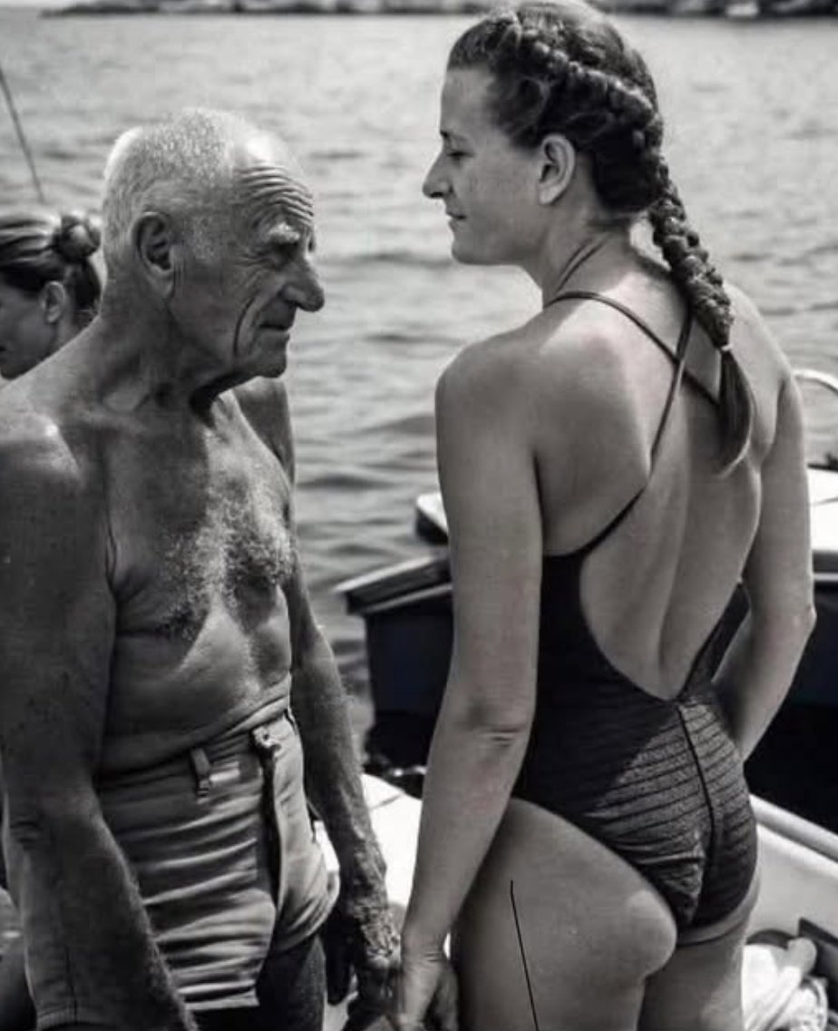 In 2009, famous Italian freediver Enzo Maiorca was diving with his daughter Rossana near the coast of Syracuse when something truly special happened.

As he was going deeper into the water, Enzo suddenly felt a soft tap on his back. When he turned around, he saw a dolphin—not