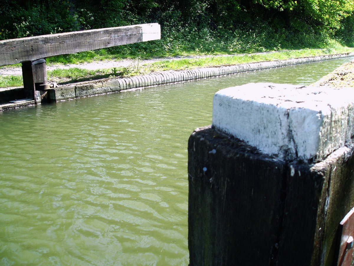 retired_tom's tweet photo. My photos from #April 2007
@CanalRiverTrust #GrandUnionCanal #WendoverArm #StopLock #Bridge #Reflections
#Canals & #Waterways can provide #Peace & #calm for your own #Wellbeing #Lifesbetterbywater #KeepCanalsAlive https://t.co/DzONrrVxEH