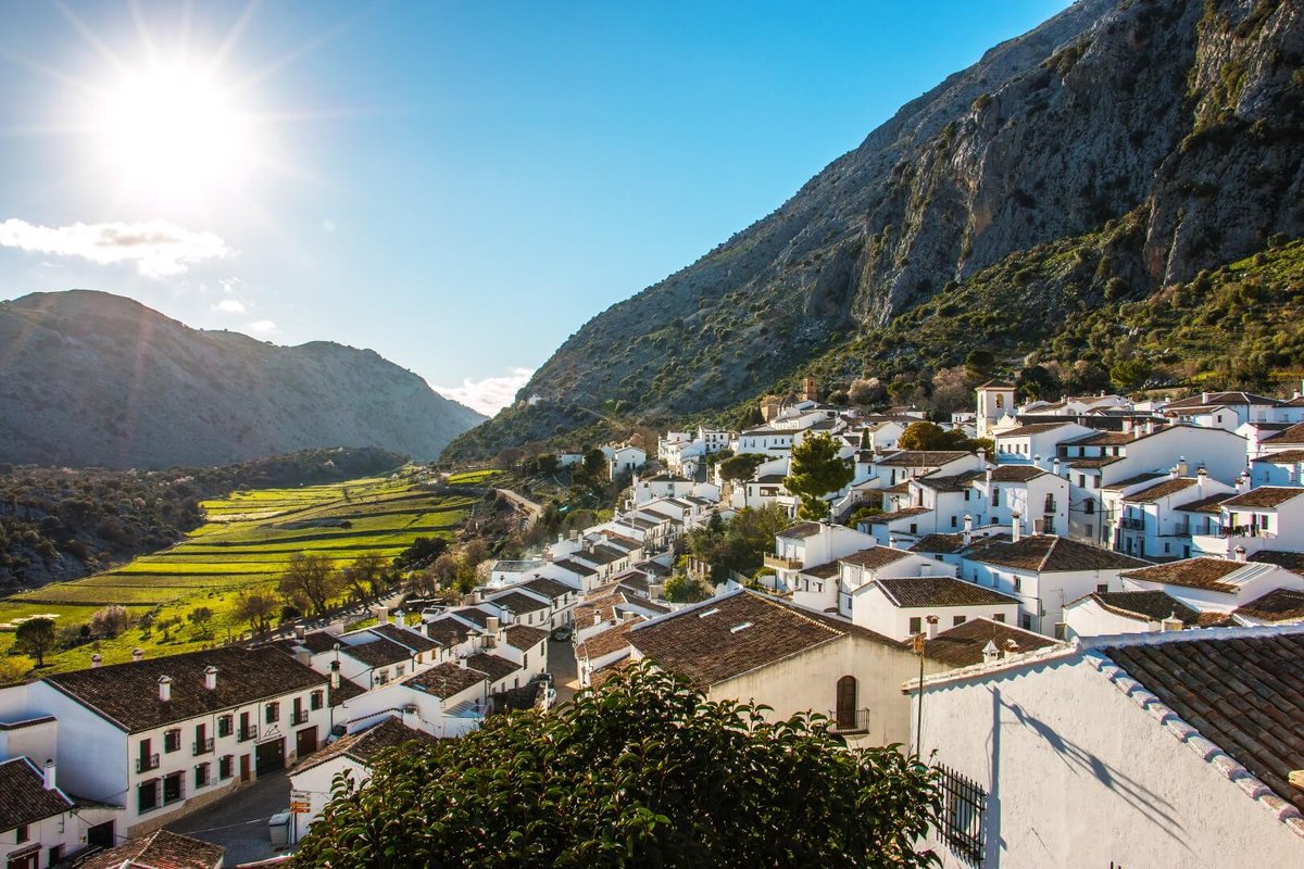 CadizTurismo's tweet photo. ¿Planazo a la vista? Villaluenga será la capital del queso de Andalucía: catas de queso, talleres y visitas guiadas por este pueblo de Cádiz  😄 Más información: https://t.co/IU5vPQkxyL  Vía @diariocadiz #CádizSostenibleQuiereVerte @diputacioncadiz @anaruigal https://t.co/9S7ZI88Kir