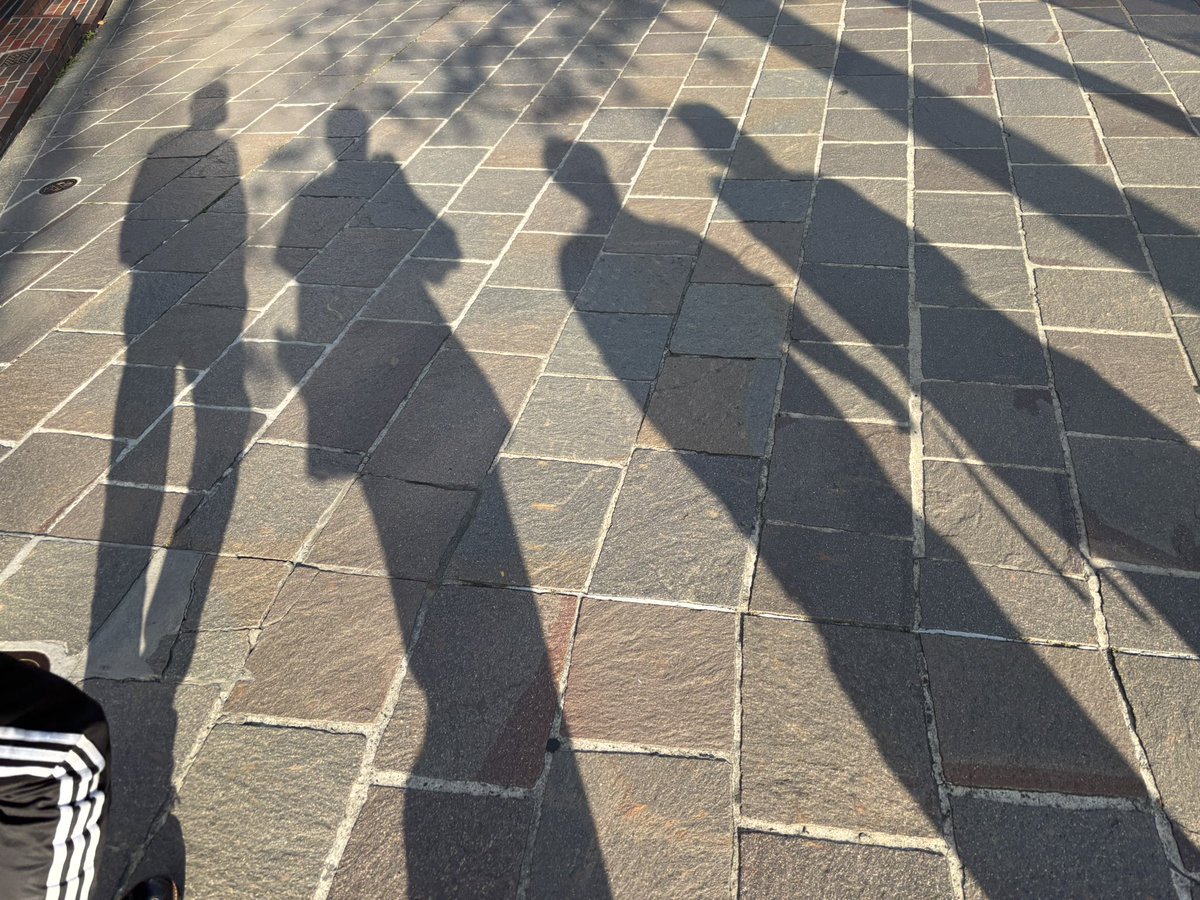 GUMMY official tweet media