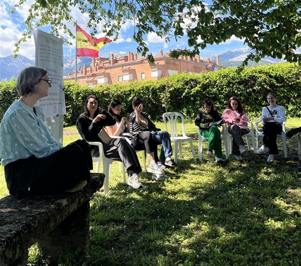 Aflatoun's tweet image. Aflateen Training 🌍

17 youth workers from 10 countries are in #Spain strengthening skills in Social &amp;amp; Financial Education for adolescents (13–16).

Through Aflateen, they’re sharing tools, methods &amp;amp; ideas to empower young people worldwide.

#EducationInnovation #ActiveLearning