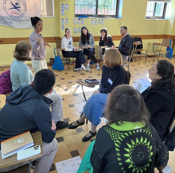 Aflatoun's tweet image. Aflateen Training 🌍

17 youth workers from 10 countries are in #Spain strengthening skills in Social &amp;amp; Financial Education for adolescents (13–16).

Through Aflateen, they’re sharing tools, methods &amp;amp; ideas to empower young people worldwide.

#EducationInnovation #ActiveLearning