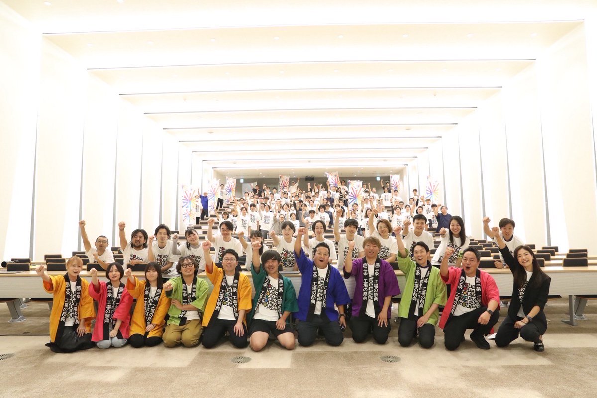koubafes's tweet photo. 【参加工場募集中｜燕三条工場の祭典2026】
現在、「燕三条 工場の祭典2026」の参加工場を募集しています！
 昨年はなんと133社にご参加いただき、多くの来場者でにぎわいました。

このイベントに参加することで、
 ・来場者との直接交流
 ・自社技術の発信
 ・新たな認知の獲得
 など、さまざまなチャンスが広がります！

普段はなかなか伝えきれない“ものづくりの価値”を、
 この機会に発信してみませんか？
※掲載している写真は2025年の様子です。

▼参加締切
2026年5月30日（土）17:00まで

▼詳細・お申込みはこちら
 https://t.co/ZtbSsdC3ax

皆さまのご参加をお待ちしております！

#燕三条工場の祭典 ＃燕三条 #工場見学