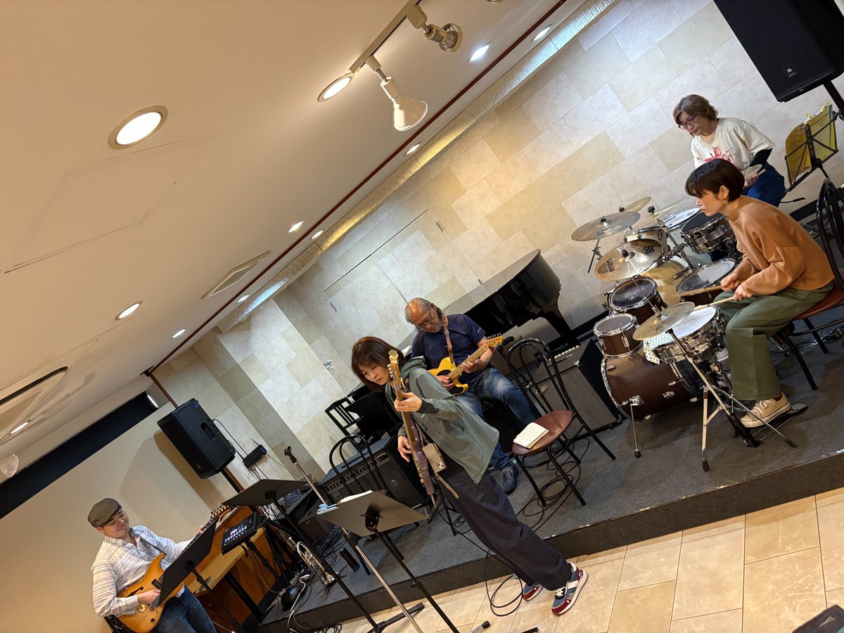 毎月第3木曜10:00開催の
昼前ジャムセッション

地域新聞（チイコミ）効果で
見学の方もいらっしゃり嬉しいです。

いつもドラマーが多めなので、
今日はドラム2台体制🥁🥁
なかなかよかったです！

そういえば、4/29(祝)14:00〜
ドラムソロ練習会もやります
＠新柏パタータ

tatsu.rocks/schedule/%E6%B…