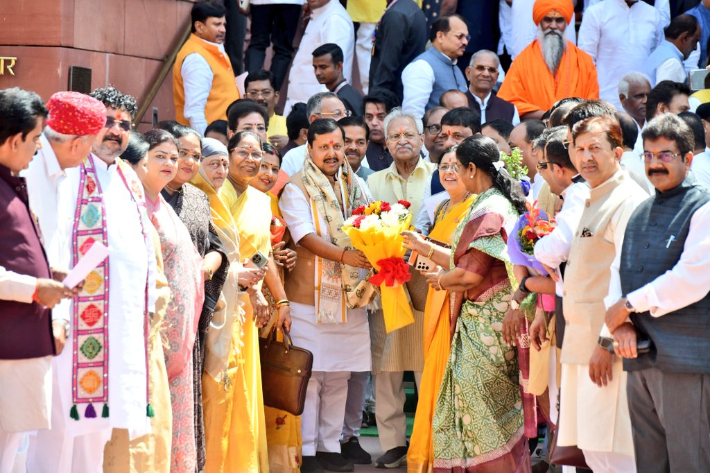 राज्यसभा सदस्य के रूप में शपथ ग्रहण से पूर्व आज संसद भवन आगमन पर, माननीय गृह एवं सहकारिता मंत्री श्री <a href="/AmitShah/">Amit Shah</a> जी एवं माननीय सदस्यों द्वारा किए गए स्वागत के लिए हृदय से धन्यवाद व्यक्त करता हूँ।