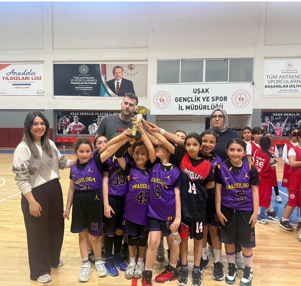 GSB_Usak's tweet photo. Kulüp Basketbol U10 Kızlar Final Müsabakaları Tamamlandı.

Minik sporcularımızın sergilediği mücadele ve azim izleyenlerden büyük alkış aldı. https://t.co/5lOZyum1u7