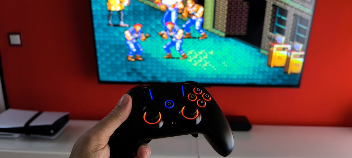 RafaGimen3z's tweet photo. ¡Buenos días! 👋
Los amigos de @qrdgame han tenido la gentileza de mandarme su mando Spark N5 para PS4/PS3/PC/iOS/Android. 
Y aquí os dejo unas fotos y un video para que veáis lo increíble que funciona, ya que los joysticks magnéticos tienen efecto Hall , duración de 8 horas, 9 colores LED, modo de calibración manual corrige el desplazamiento y la desviación del centro para una jugabilidad precisa, panel táctil, modo turbo, sensor de movimiento de 6 ejes, altavoz y vibración ajustable, dos palas macro programables y los botones traseros N1 y N2 admiten la grabación de macros en el controlador.

Como veis un brutal mando con una textura y suavidad únicos 👌

Aquí os dejo el enlace por si queréis haceros con uno 👇
https://t.co/euO71Gdou3