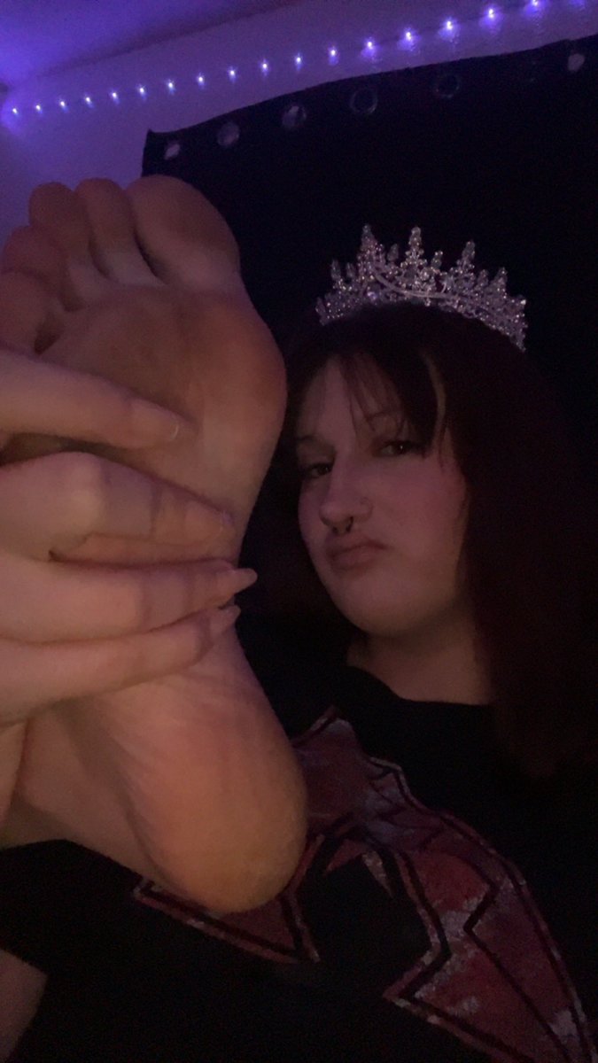 Princess Cassi (FINDOM) tweet media