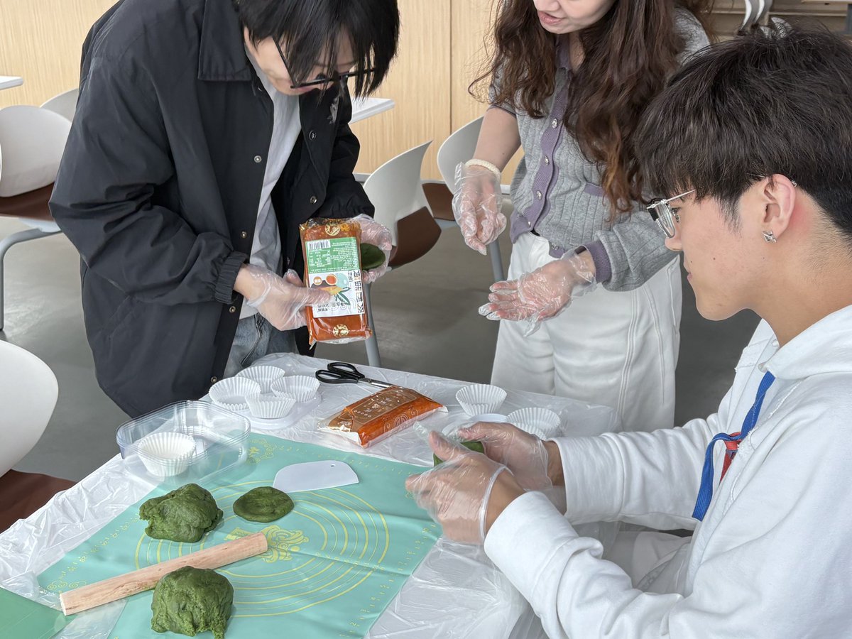 BoveTechnology's tweet photo. The art of Qingtuan. We spent the afternoon learning the delicate process of making these traditional green sticky rice cakes. A rewarding break from the daily routine and a deeper appreciation for the craftsmanship behind the tradition.
#TeamActivity #CompanyLife #CulinaryArt https://t.co/0Fi7RP8jPm