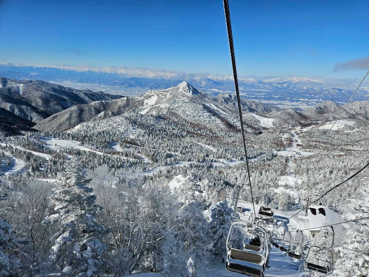 eplink_info's tweet image. 少し前の話ですが、土日に有給をくっつけて、 #志賀高原 に #スノボ に行ってきました！楽しかったです。よく晴れていて、雪山がとてもきれいでした。☺
#CRC #CRCの休日 #SMO　#休みが取りやすい
