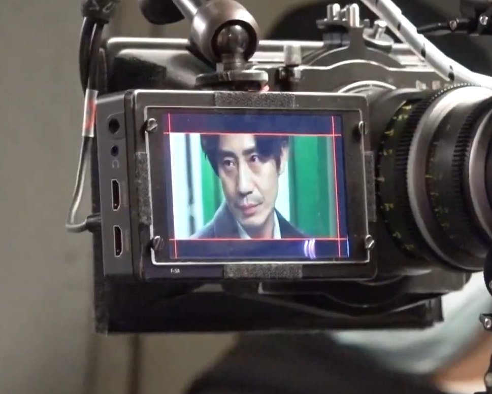 이영상 진짜 죽어라고봤는데 이동식 진짜 개잘생김 아니 저 쪼그만 모니터화면에 개꽉차게 보이는 미모가 진짜 존ㅣ나 잘생김 진심인가 이거