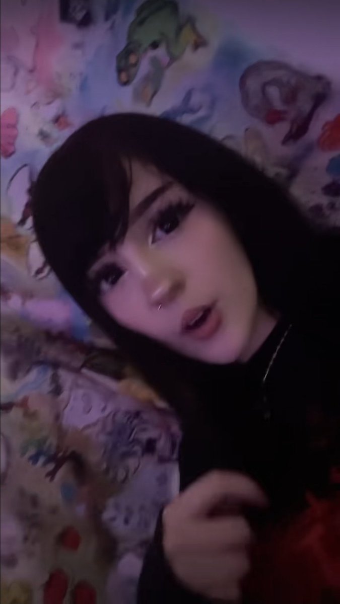 neetarchiveorg's tweet photo. @moebunii ure literally so weird... ur catfishing w someone else's pics for no reason and lying about being younger LOL https://t.co/VjC5EktXUV
