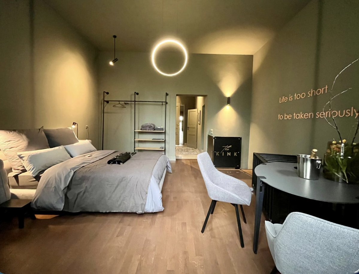 Kinkotel's tweet image. Suite 2 „The Float“ Die 118 m² große Maisonette-Suite befindet sich auf zwei Etagen und besteht aus drei Räumen.
TheKink.de

#float #suite #appartements #kinkotel