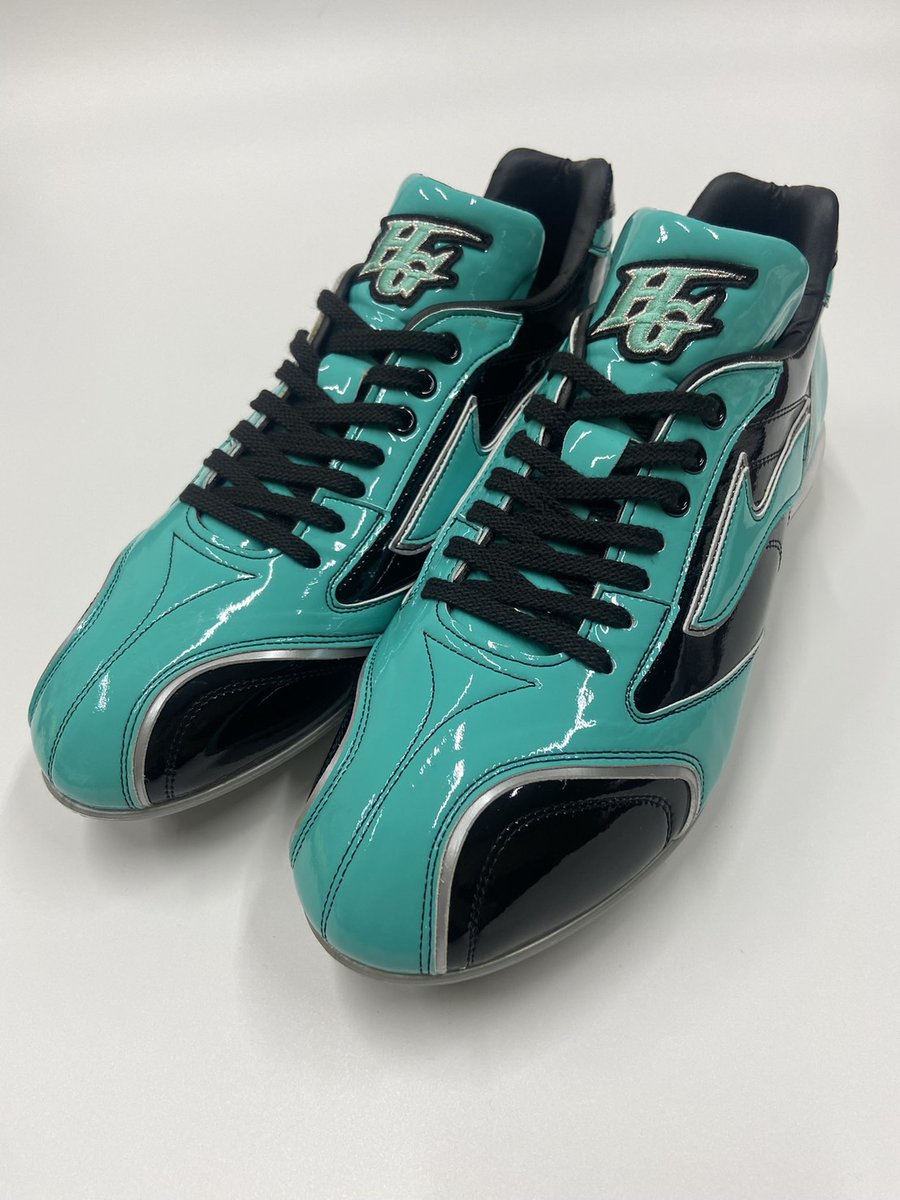 ⋰
限定エナメルカラースパイク
樹脂ソール埋込式固定金具
Limited enamel color spikes
⋱

★PSS-A002
amzn.asia/d/2hxp9Ow
・Color：BLACK×AEROGREEN
・Size：23.5cm～29.0cm,30.0cm（3E）
・Price：￥24,000+tax
・Made in JAPAN

#ハイゴールド
#higold
#hgamazon
#hgspike