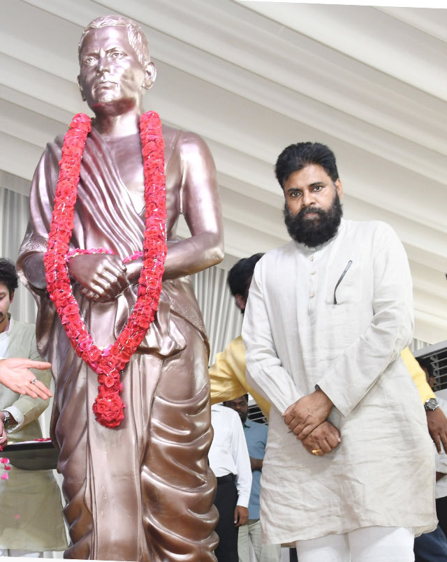 పదవి స్వీకరించిన 22 నెలల్లో ఉప ముఖ్యమంత్రి శ్రీ పవన్ కళ్యాణ్ గారు 🙏🙏🙏ప్రారంభించిన పథకాల 

జాబితాలో కొన్ని ముఖ్య పథకాలు

✅ పల్లె పండుగ 1.0
✅ పల్లె పండుగ 2.0
✅ మ్యాజిక్ డ్రెయిన్
✅ పశువుల షెడ్లు
✅ వ్యవసాయ చెరువులు
✅ అడవి తల్లి బాట
✅ ఆంధ్రప్రదేశ్ మహత్తర హరిత గోడ (The Great